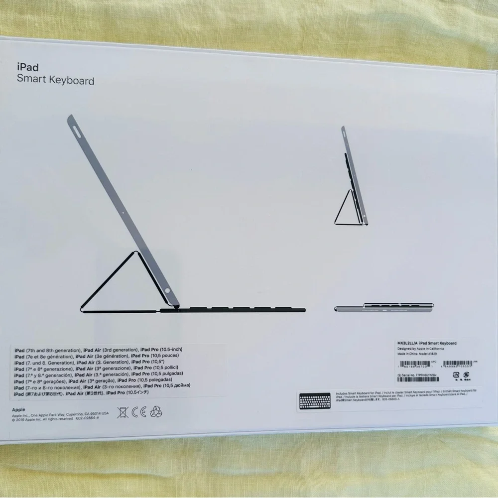 Apple Smart Keyboard Folio in Black